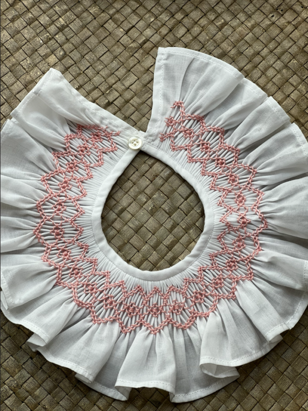 Cuello nido de abeja Rosa maquillaje