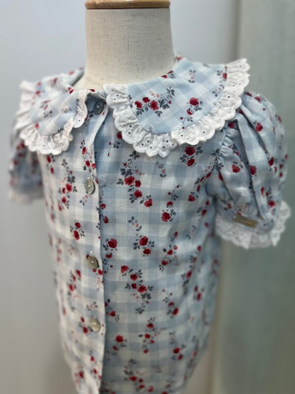 Camisa celeste flores