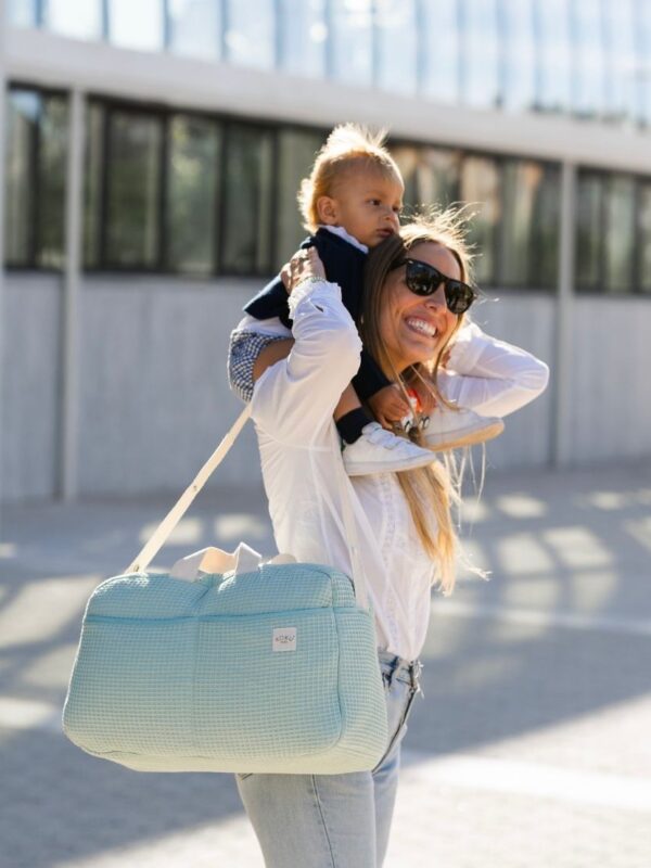 Bolso maternal verde agua 30x47