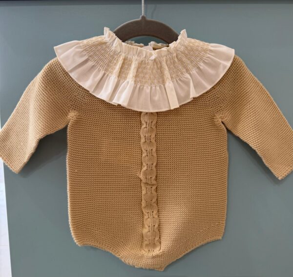 Pelele punto cuello engomado smock beige