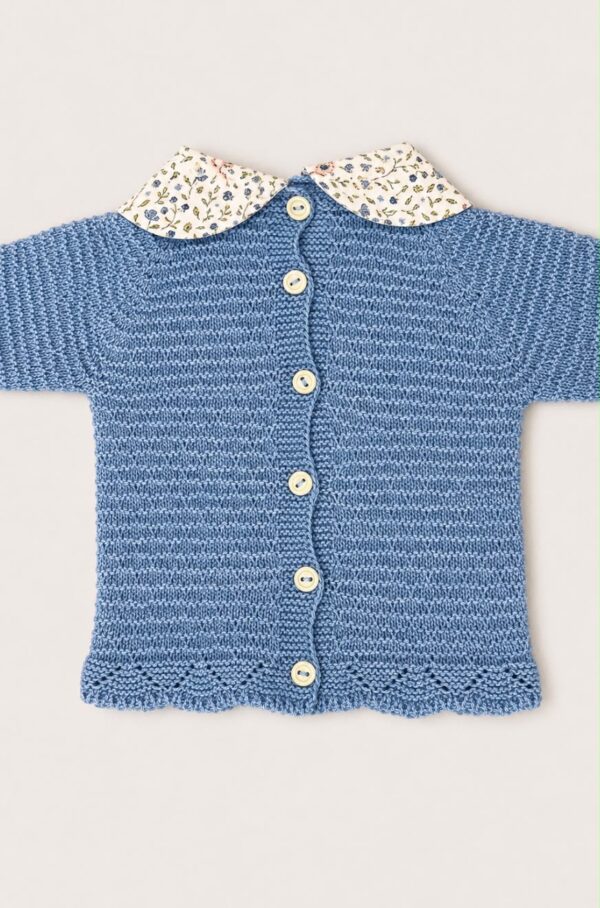 Conjunto de punto azul cuello floral