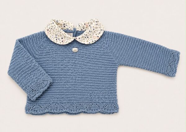 Conjunto de punto azul cuello floral