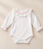 Body cuello volante detalle rosa