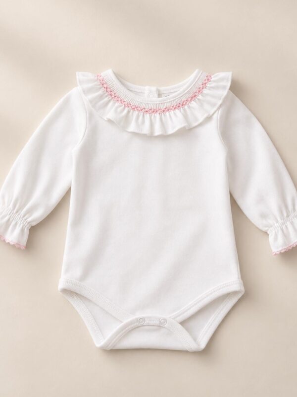 Body cuello volante detalle rosa
