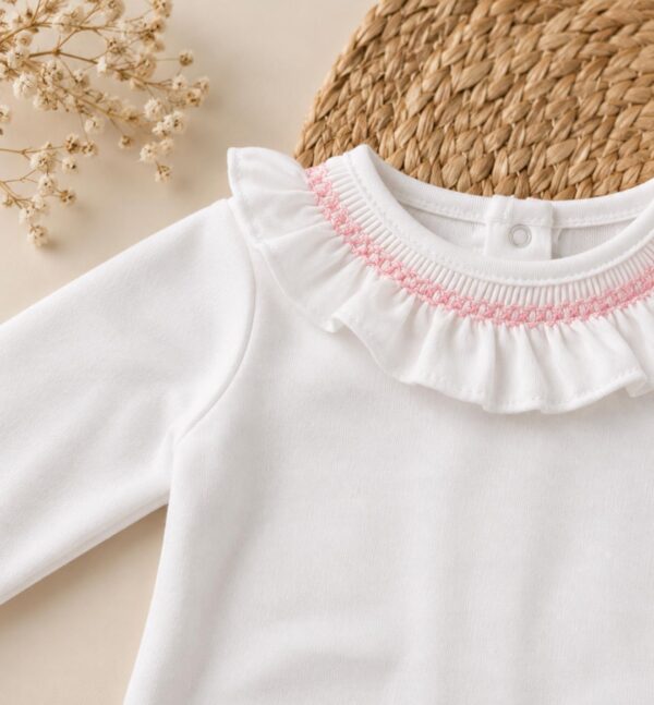 Body cuello volante detalle rosa