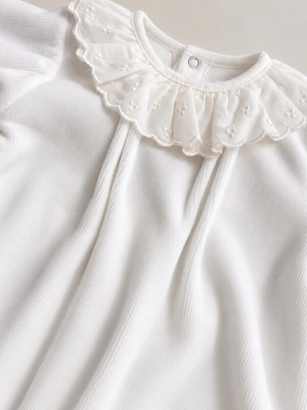 Pijama bebé blanco cuello bordado