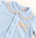 Pijama bebé azul cielo con cuello encaje